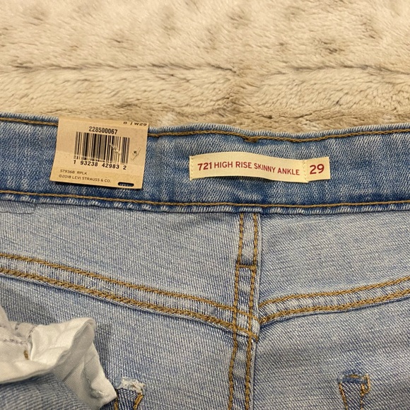 NWT💖 Levi's Jeans 721 High Rise Ankle Skinny Distressed Light Wash Size W29 - Picture 6 of 12